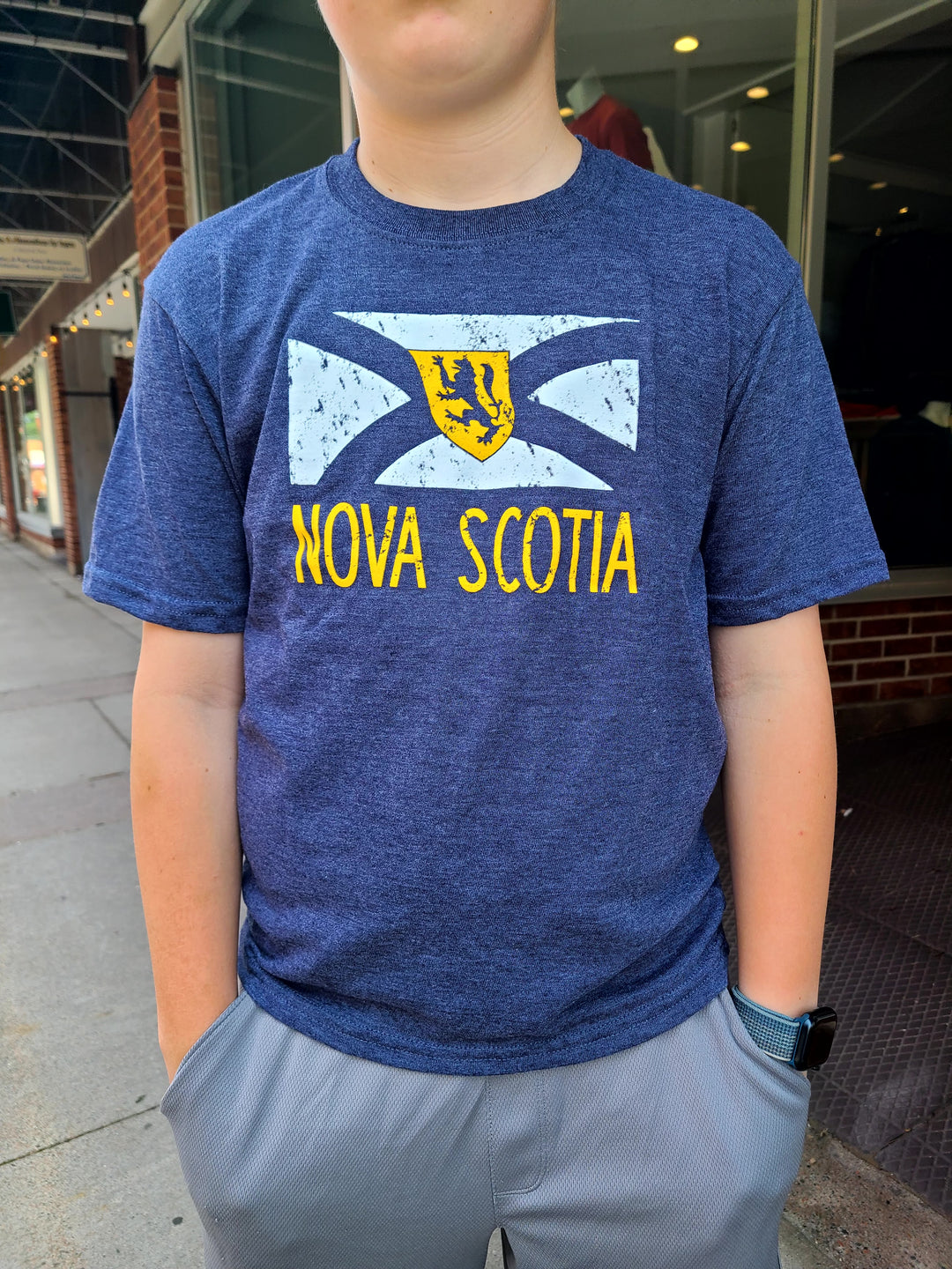 T-shirt Take It Outside pour jeunes de la Nouvelle-Écosse