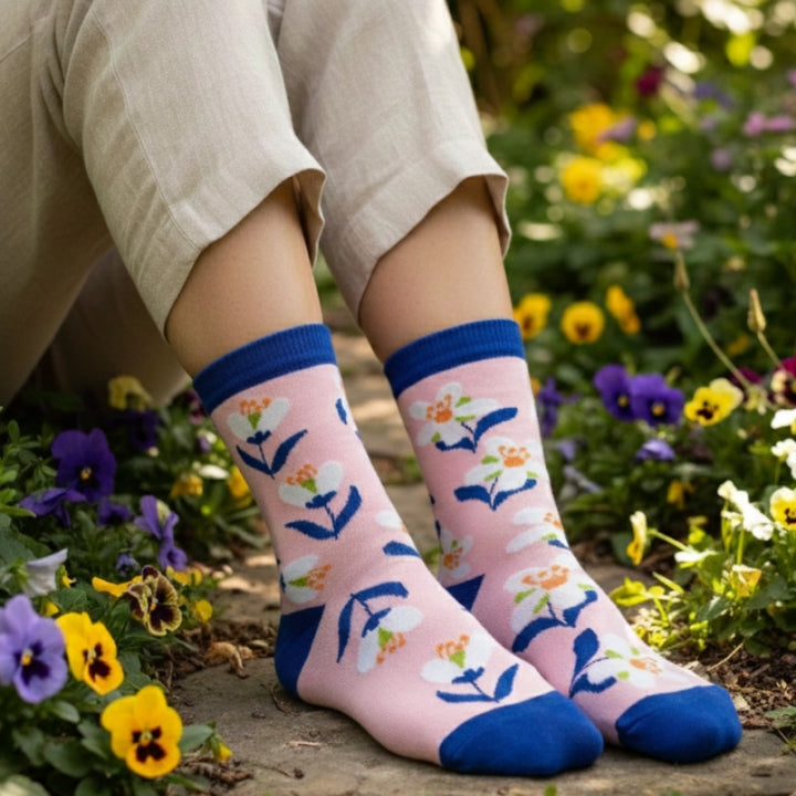 Friday Sock Co. Women's Modern Jasmine Mismatched Crew Socks