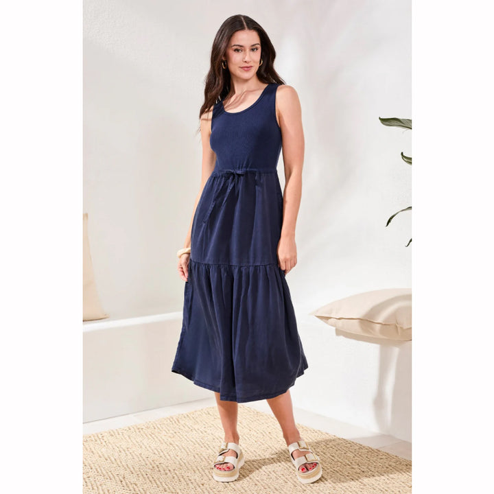 Robe mi-longue à volants et col bateau, style tribal mixte, sans manches