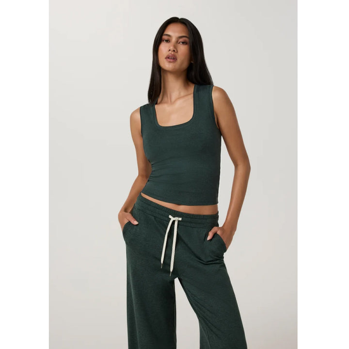 Vuori Halo Essential Scoop Tank