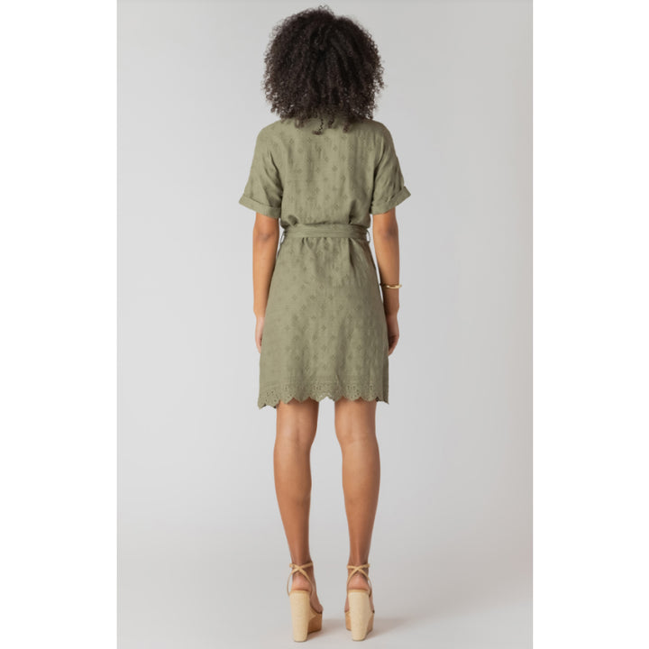 Roben chemise courte à ceinture et ourlet œillet en lin à manches courtes Room 34 - coloris sauge