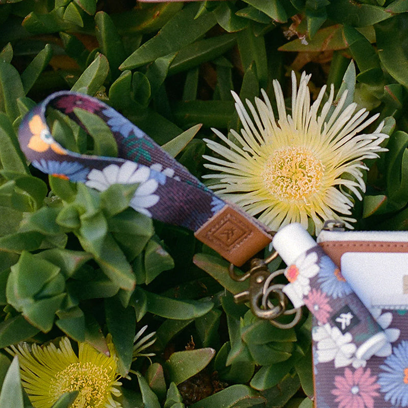 Thread Clover Wrist Lanyard