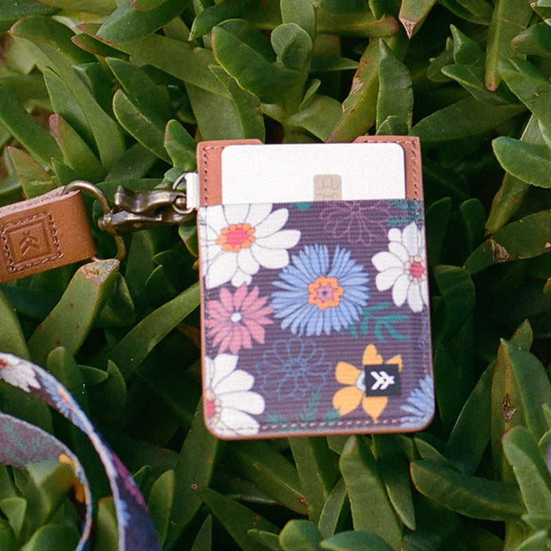 Thread Clover Vertical Wallet