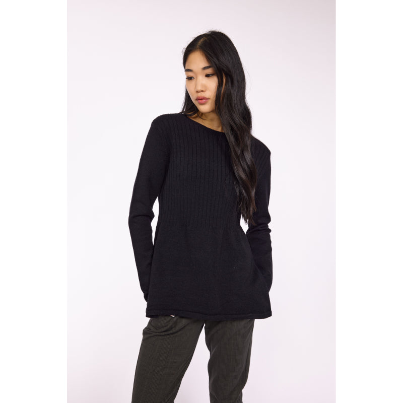 Pistache Classic Crew Neck Sweater with Ribbing and Side Slits