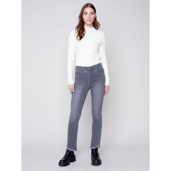 Charlie B - Pantalon évasé en denim stretch avec ouverture asymétrique