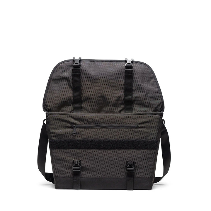 Herschel Cove Messenger - 22.5L