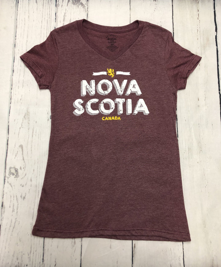 T-shirt à col en V Take It Outside de la Nouvelle-Écosse