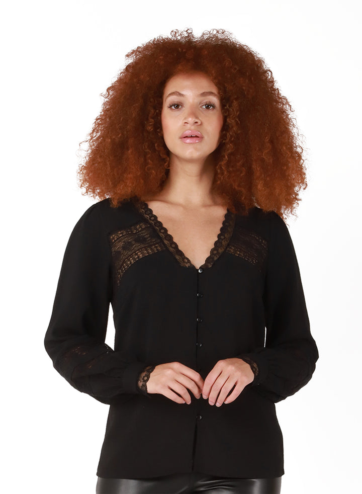 Blouse noire en jacquard avec empiècements en dentelle et ruban